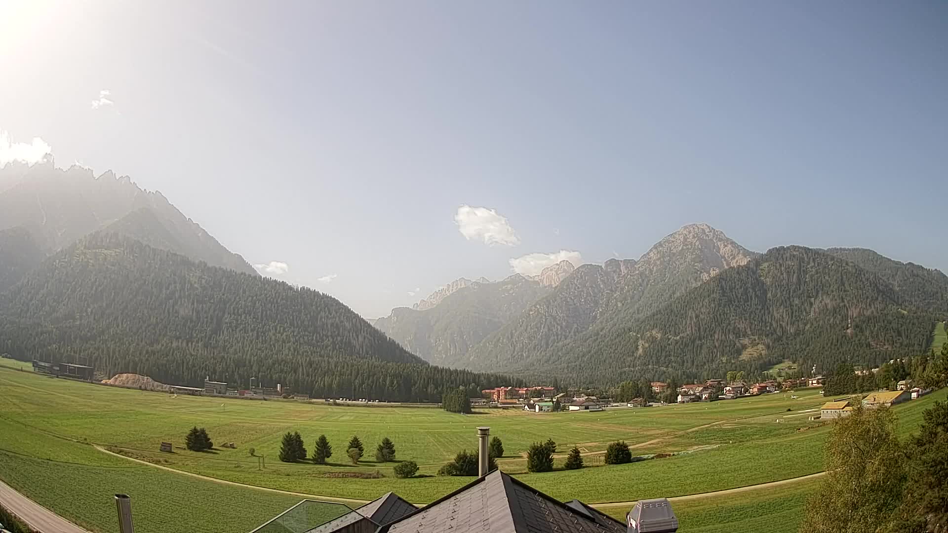 Spletna kamera Toblach Dolomiti – Pogled iz hotela Rosengarten