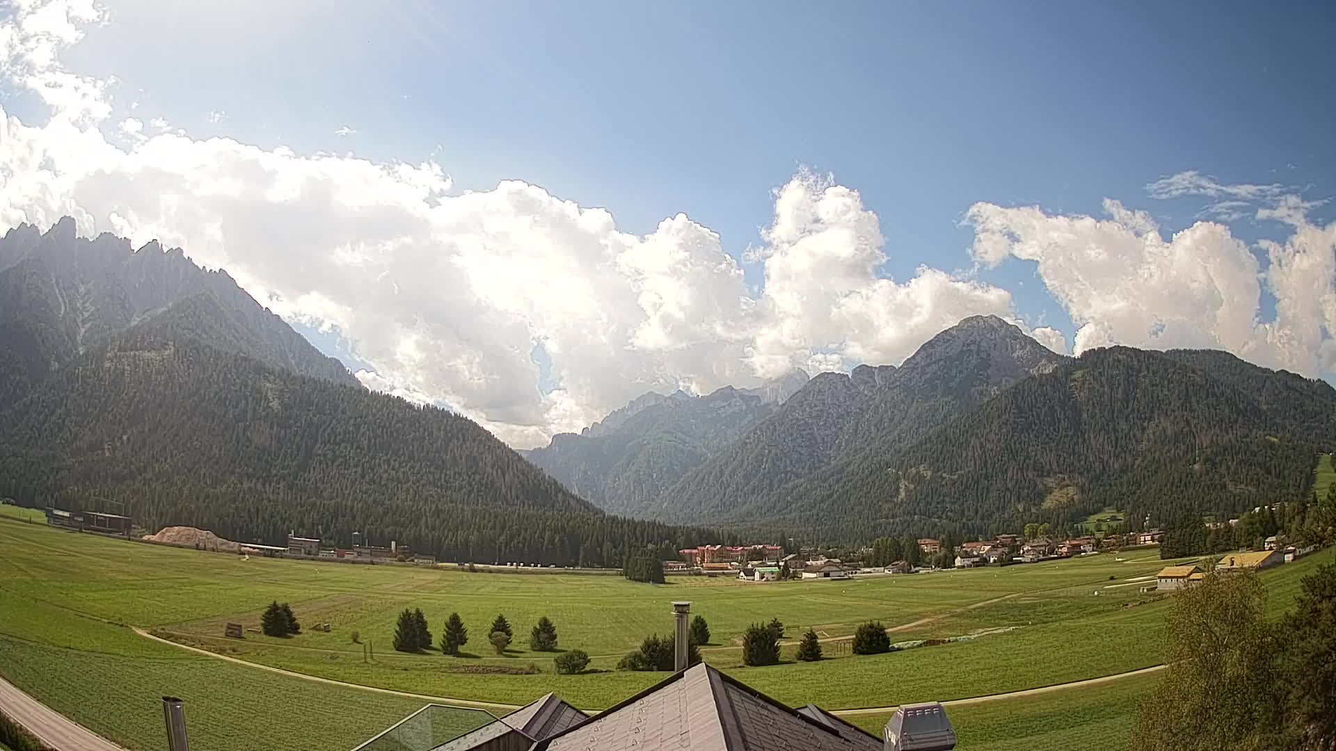 Web kamera Toblach Dolomiti – Pogled s Hotela Rosengarten