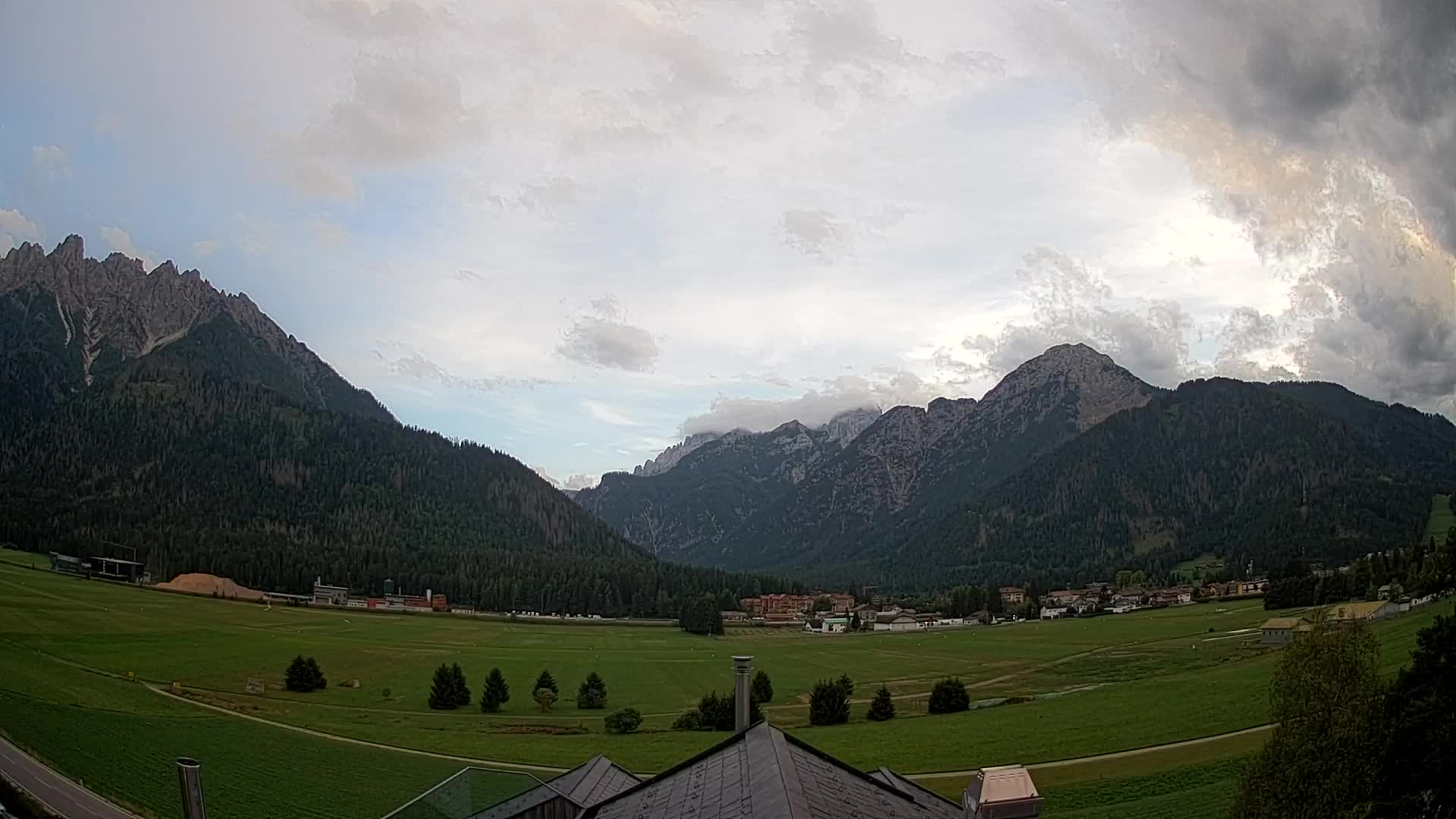 Webcam Toblach Dolomites – View from Hotel Rosengarten