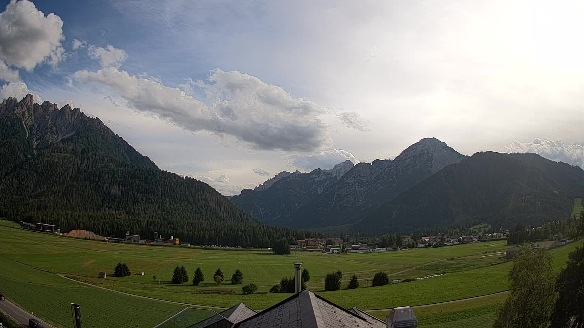 Spletna kamera Toblach Dolomiti – Pogled iz hotela Rosengarten