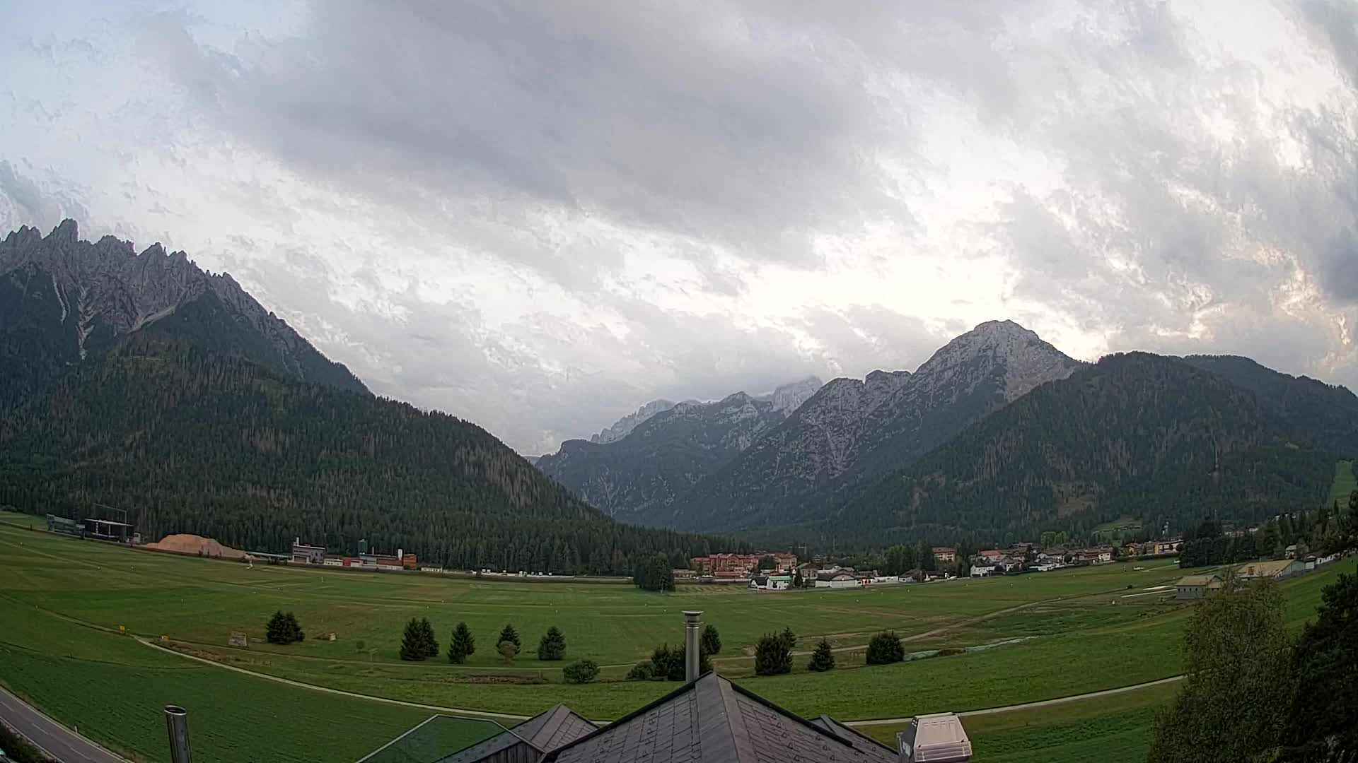 Web kamera Toblach Dolomiti – Pogled s Hotela Rosengarten