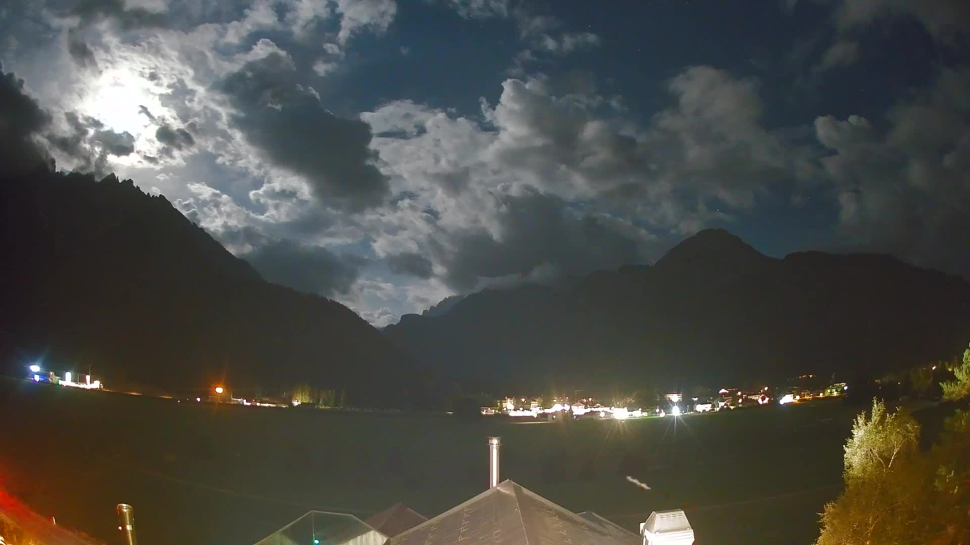 Spletna kamera Toblach Dolomiti – Pogled iz hotela Rosengarten