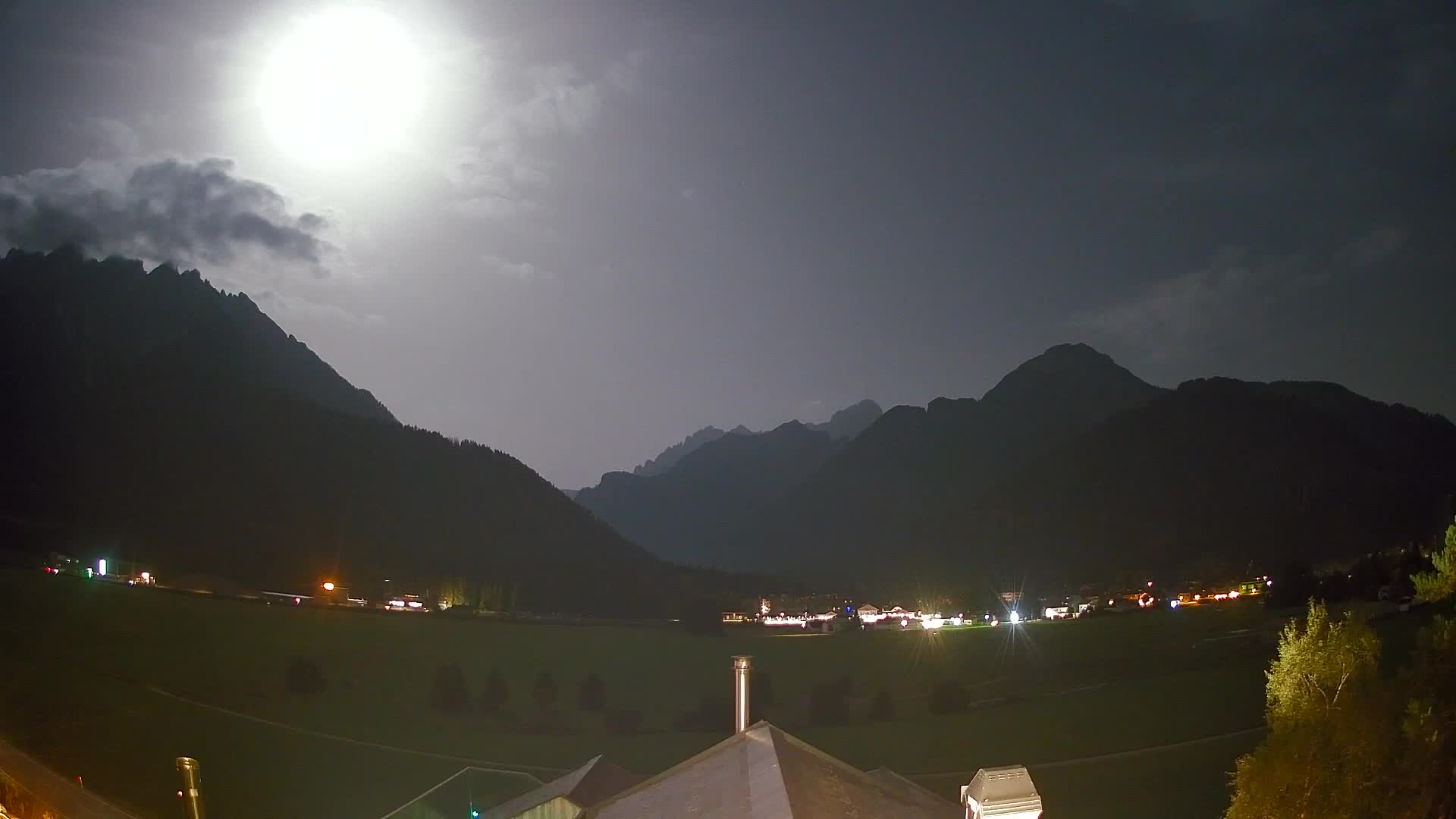 Spletna kamera Toblach Dolomiti – Pogled iz hotela Rosengarten