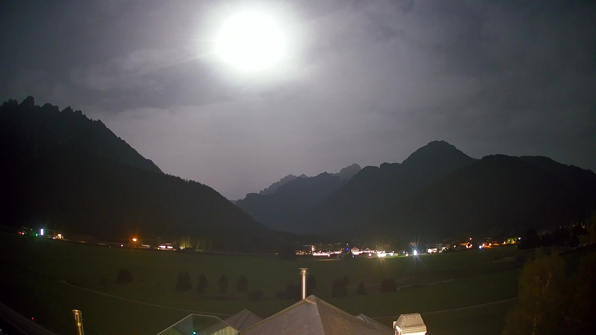 Web kamera Toblach Dolomiti – Pogled s Hotela Rosengarten