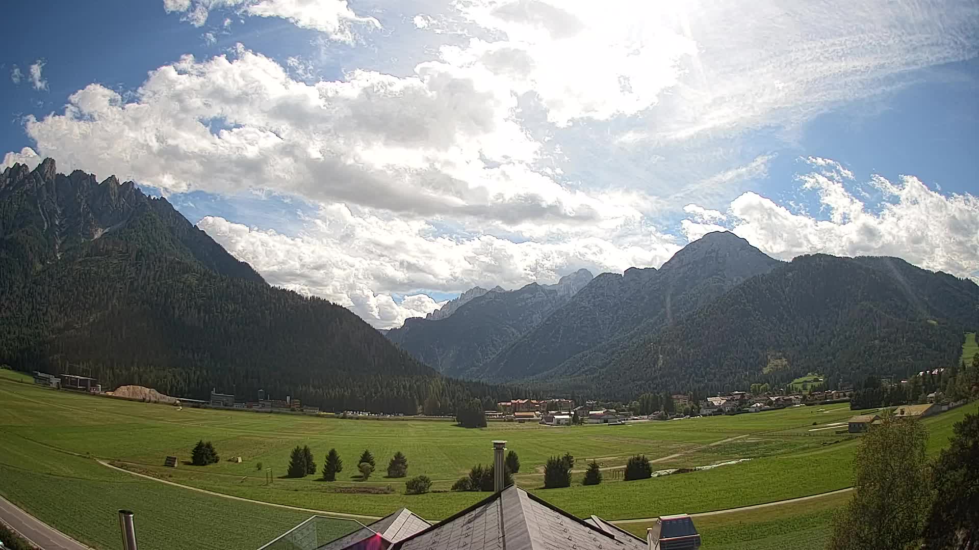 Webcam Toblach Dolomites – View from Hotel Rosengarten