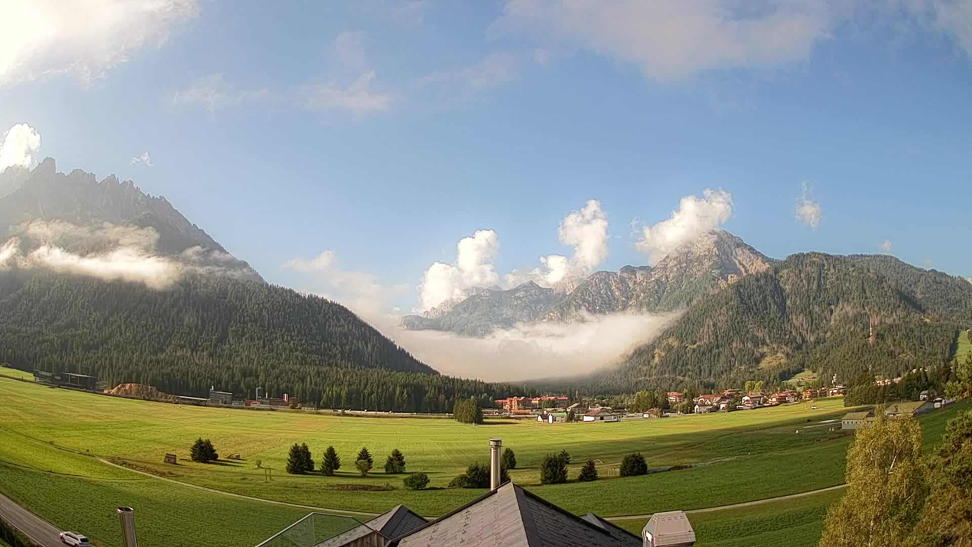 Web kamera Toblach Dolomiti – Pogled s Hotela Rosengarten