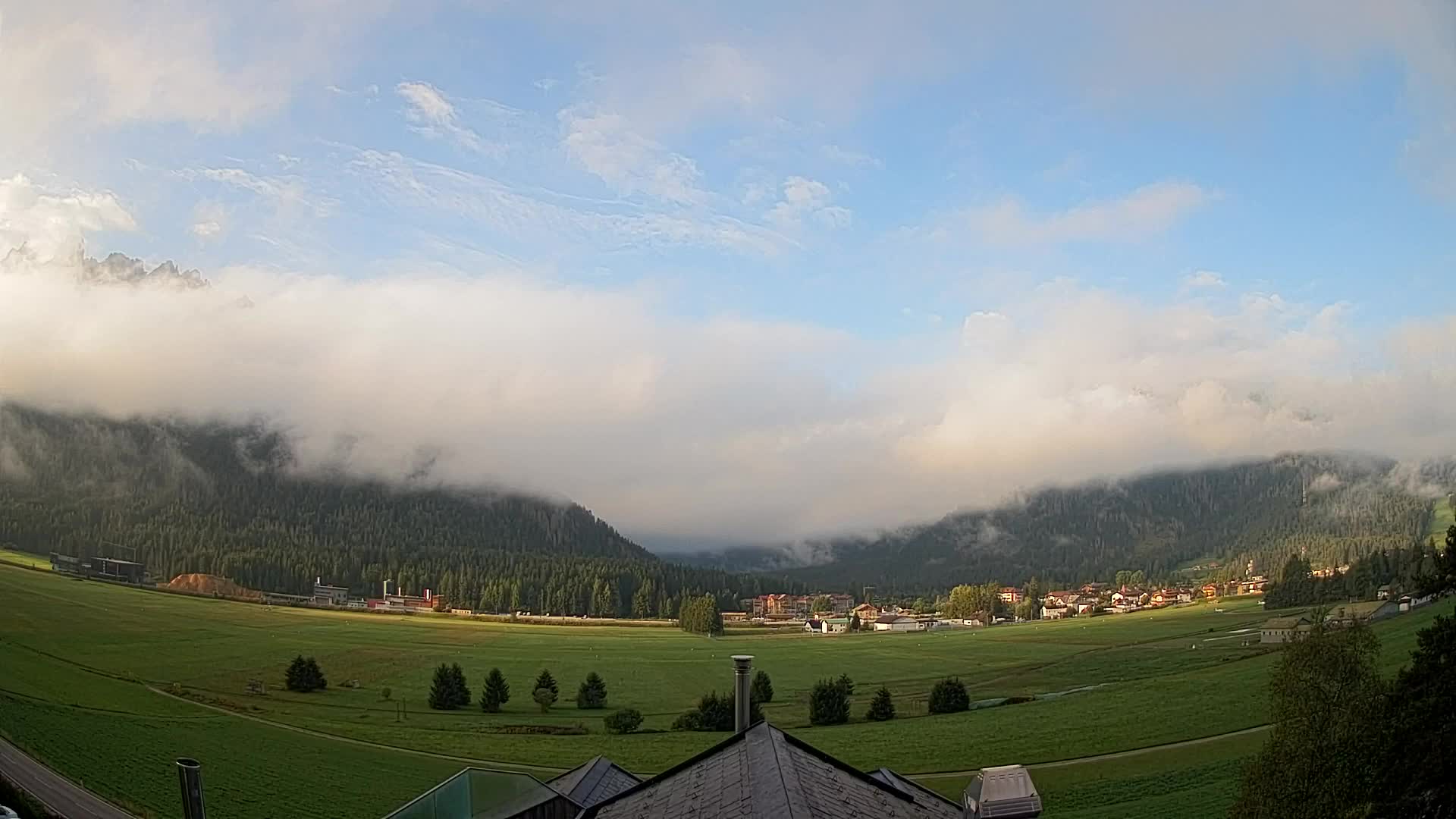 Spletna kamera Toblach Dolomiti – Pogled iz hotela Rosengarten