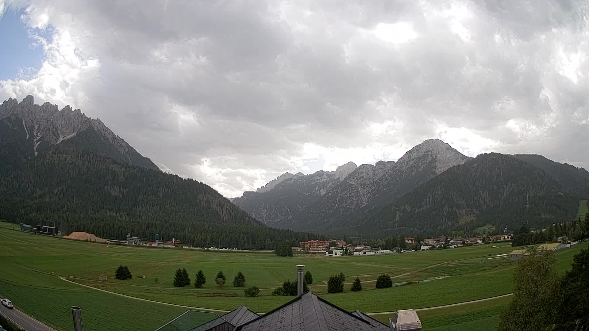 Spletna kamera Toblach Dolomiti – Pogled iz hotela Rosengarten