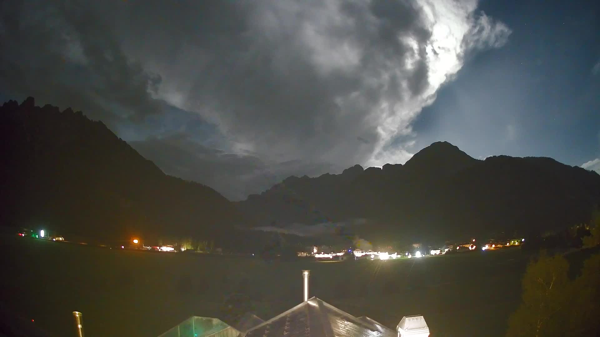Spletna kamera Toblach Dolomiti – Pogled iz hotela Rosengarten