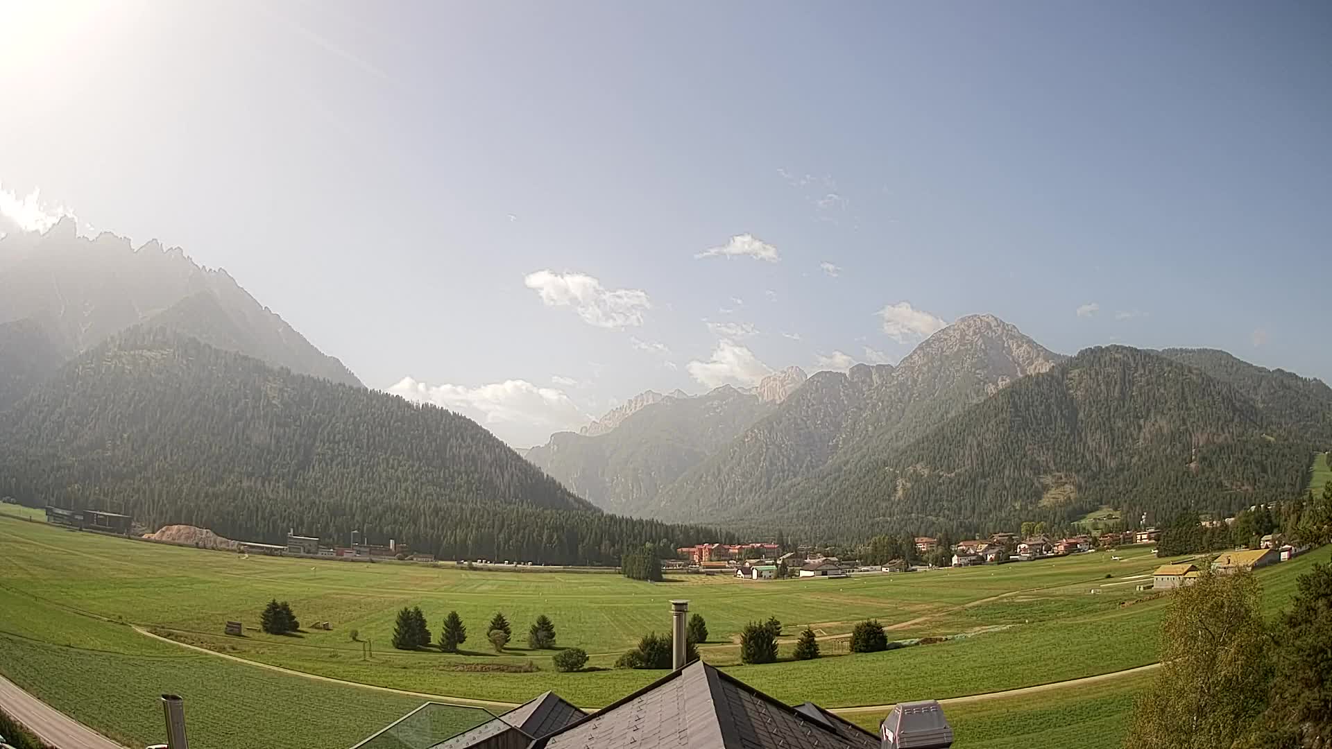Spletna kamera Toblach Dolomiti – Pogled iz hotela Rosengarten