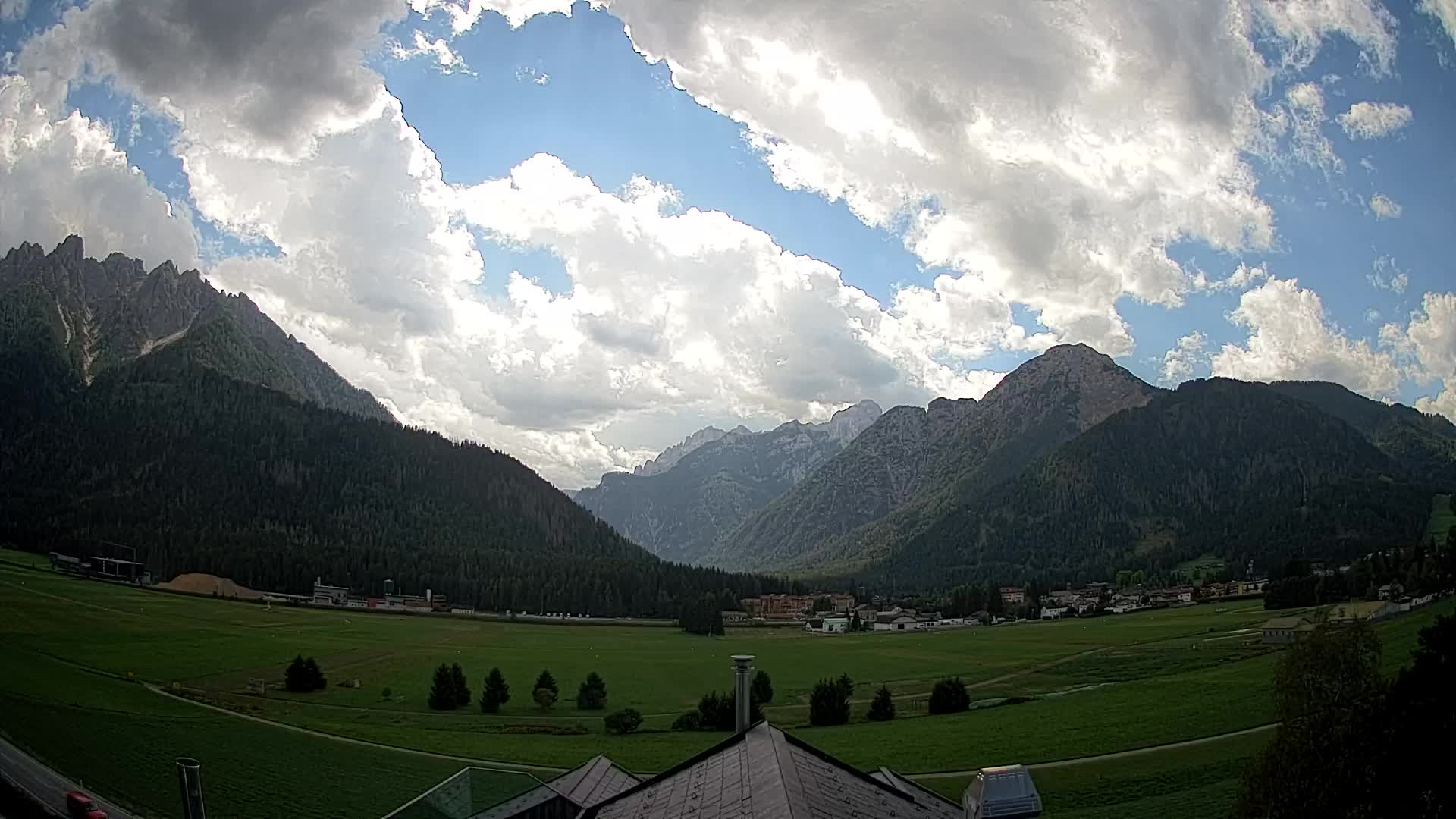 Spletna kamera Toblach Dolomiti – Pogled iz hotela Rosengarten