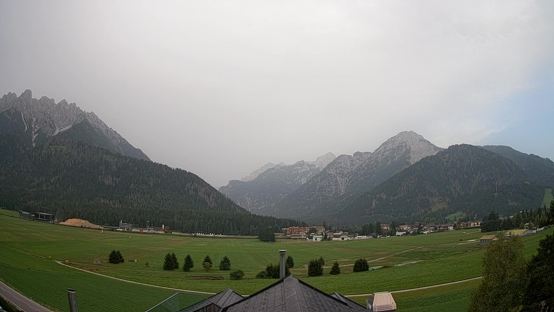 Spletna kamera Toblach Dolomiti – Pogled iz hotela Rosengarten
