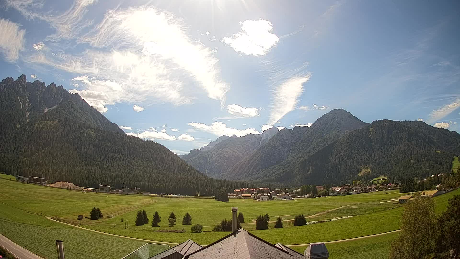 Spletna kamera Toblach Dolomiti – Pogled iz hotela Rosengarten