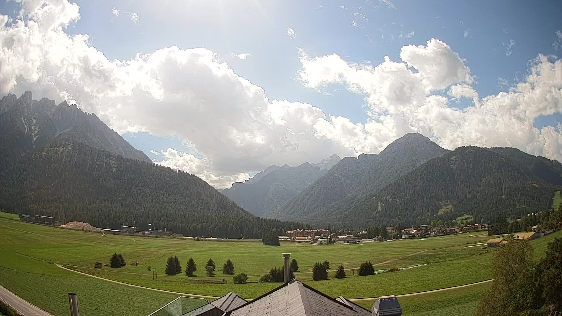 Web kamera Toblach Dolomiti – Pogled s Hotela Rosengarten