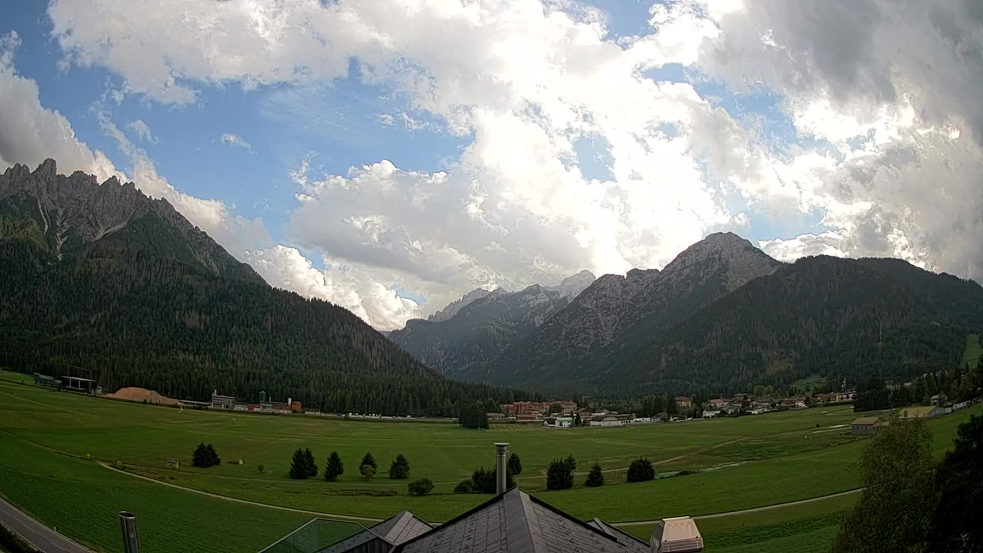 Spletna kamera Toblach Dolomiti – Pogled iz hotela Rosengarten