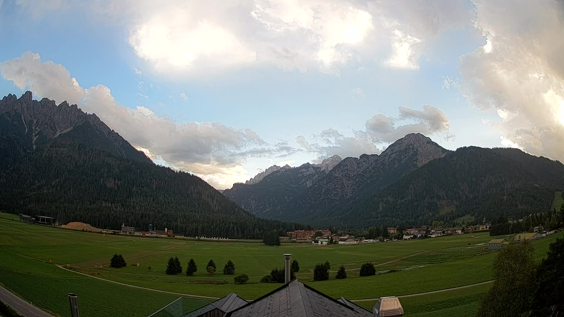 Spletna kamera Toblach Dolomiti – Pogled iz hotela Rosengarten