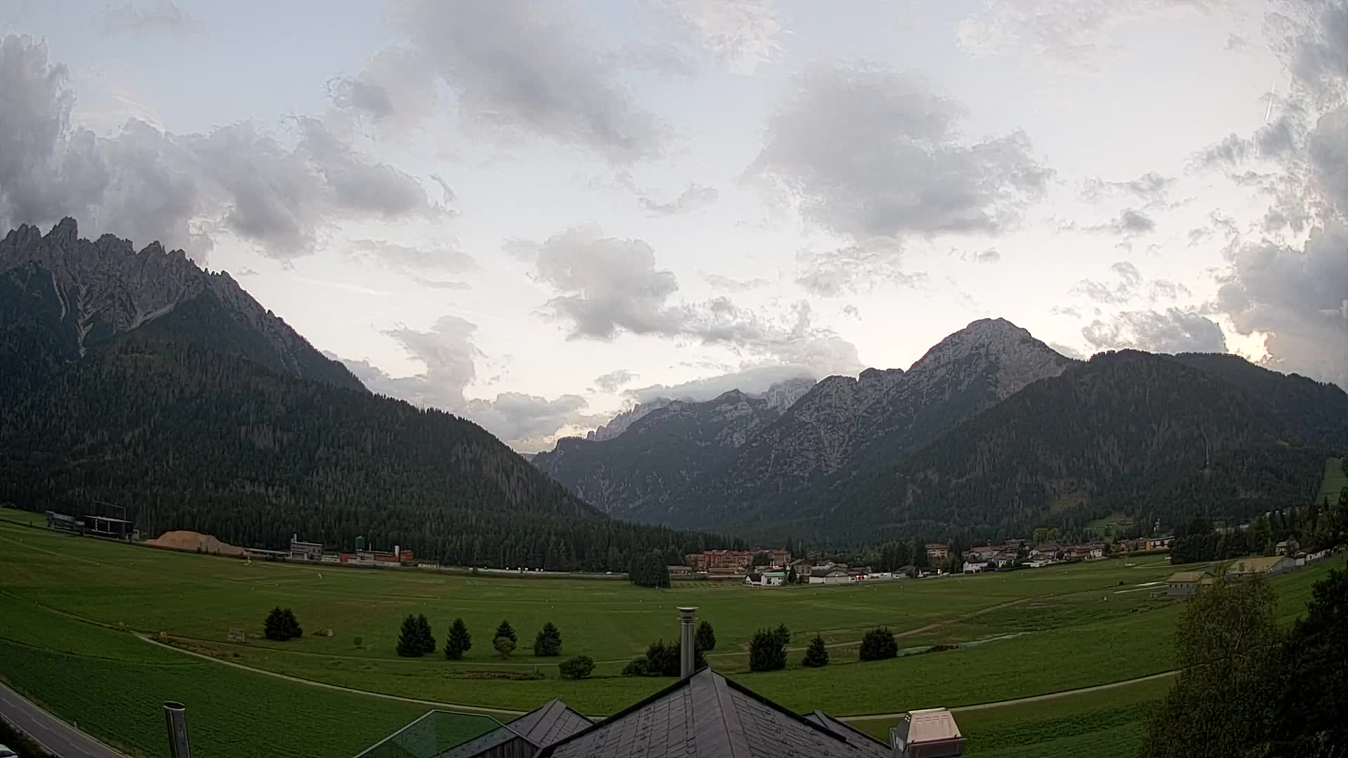 Spletna kamera Toblach Dolomiti – Pogled iz hotela Rosengarten