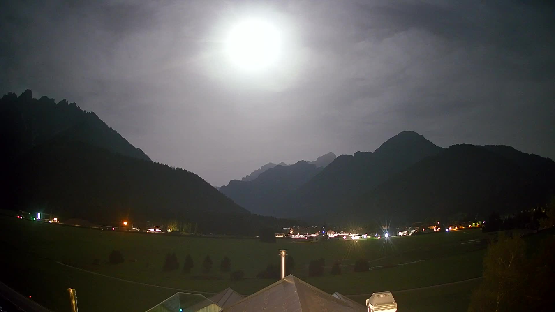 Web kamera Toblach Dolomiti – Pogled s Hotela Rosengarten