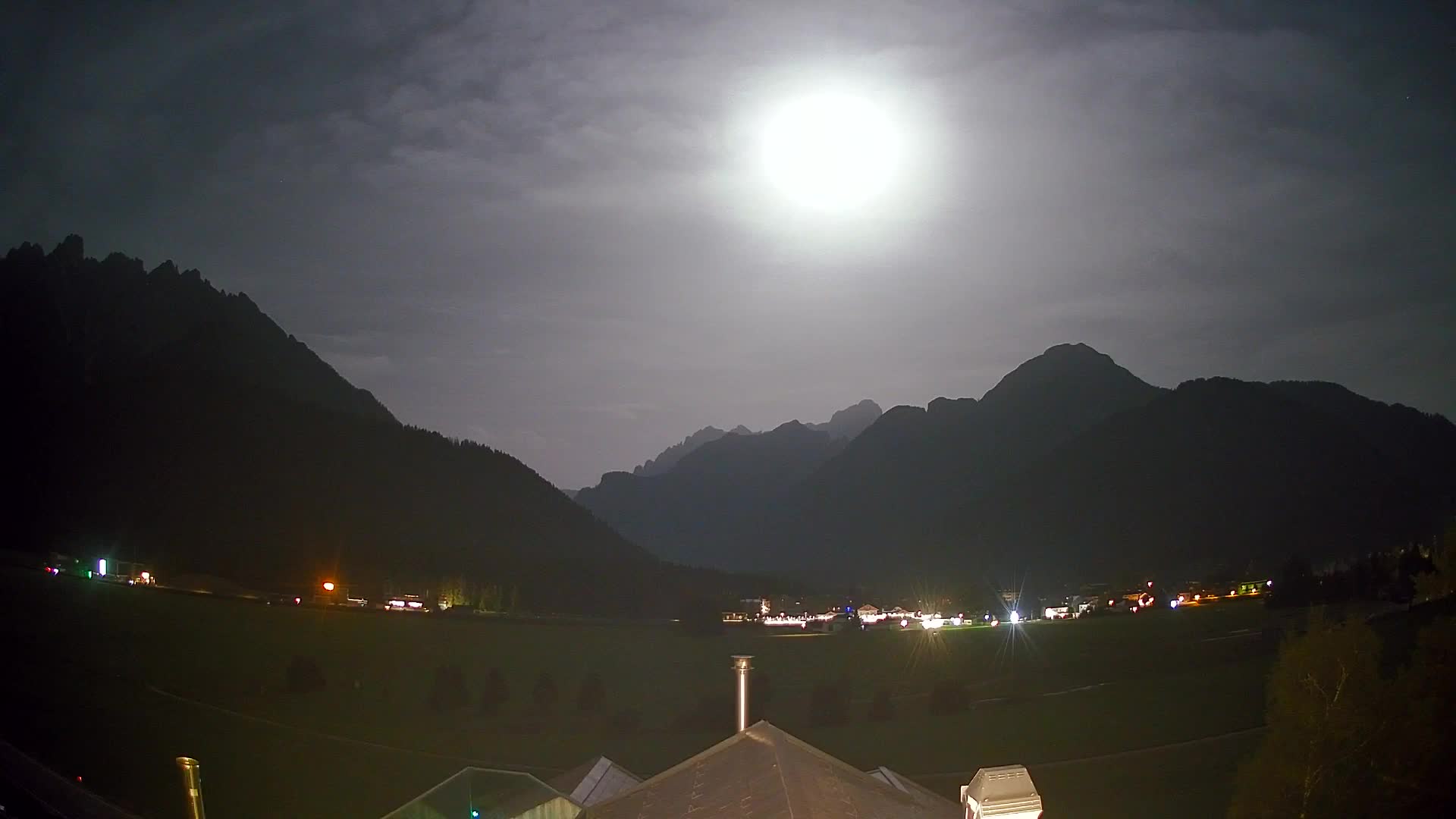 Spletna kamera Toblach Dolomiti – Pogled iz hotela Rosengarten