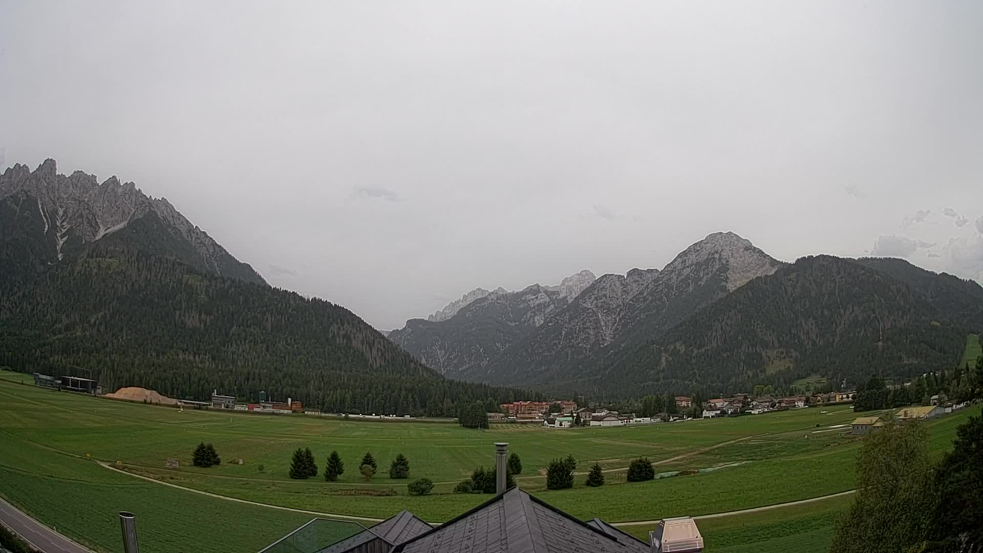 Spletna kamera Toblach Dolomiti – Pogled iz hotela Rosengarten