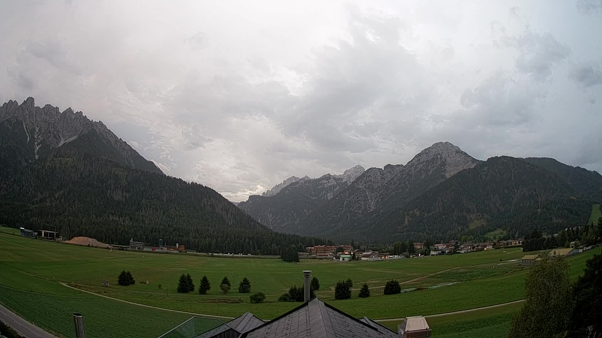 Web kamera Toblach Dolomiti – Pogled s Hotela Rosengarten