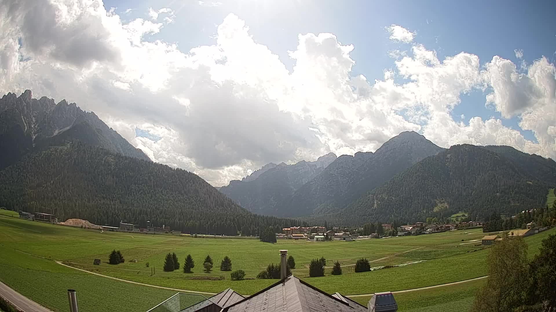 Spletna kamera Toblach Dolomiti – Pogled iz hotela Rosengarten