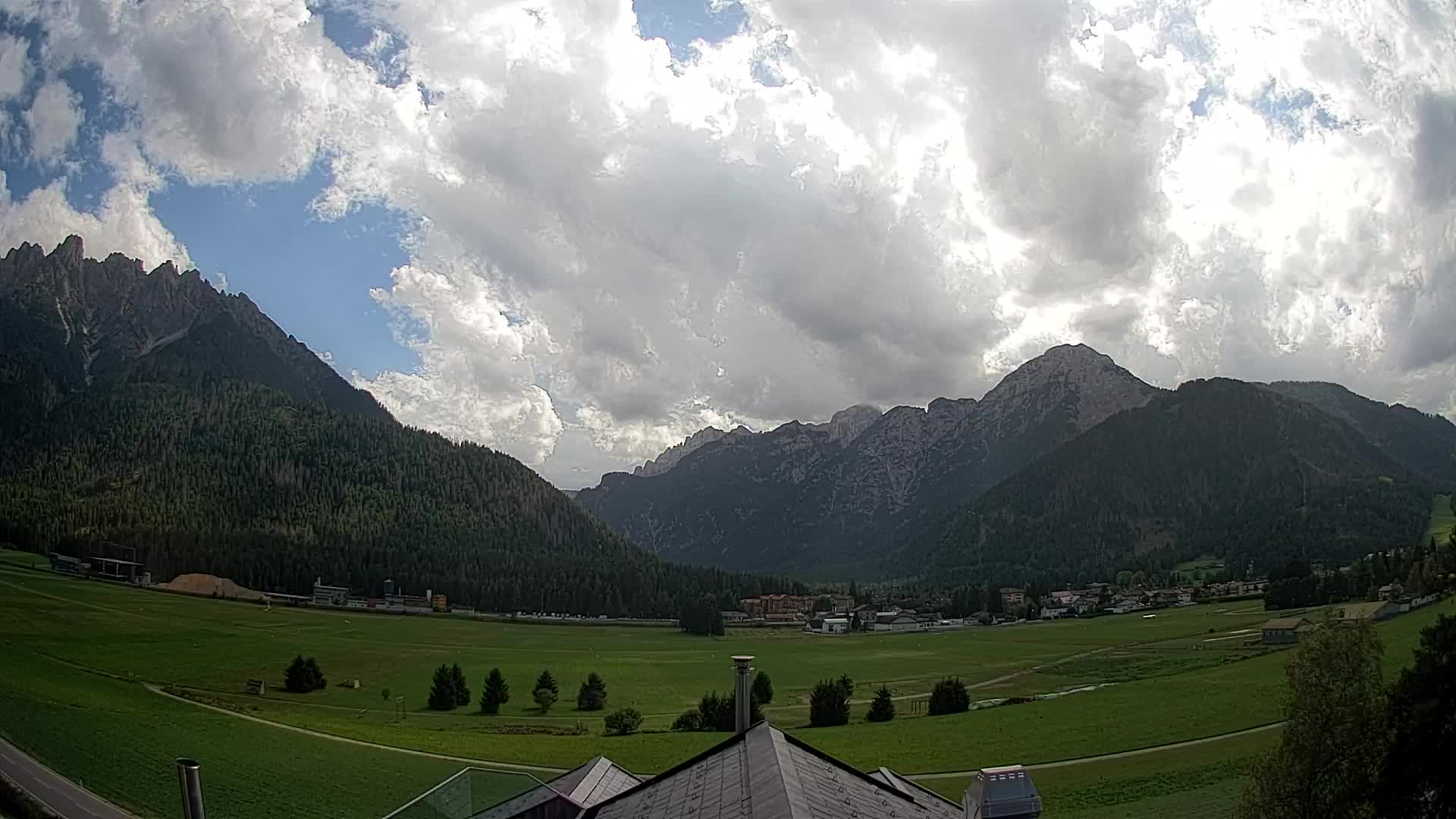 Spletna kamera Toblach Dolomiti – Pogled iz hotela Rosengarten