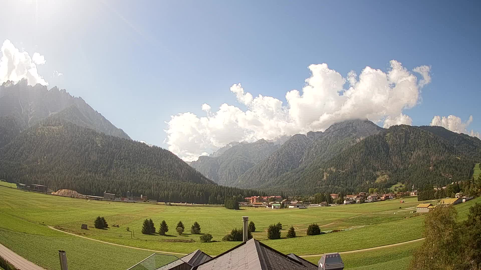 Spletna kamera Toblach Dolomiti – Pogled iz hotela Rosengarten