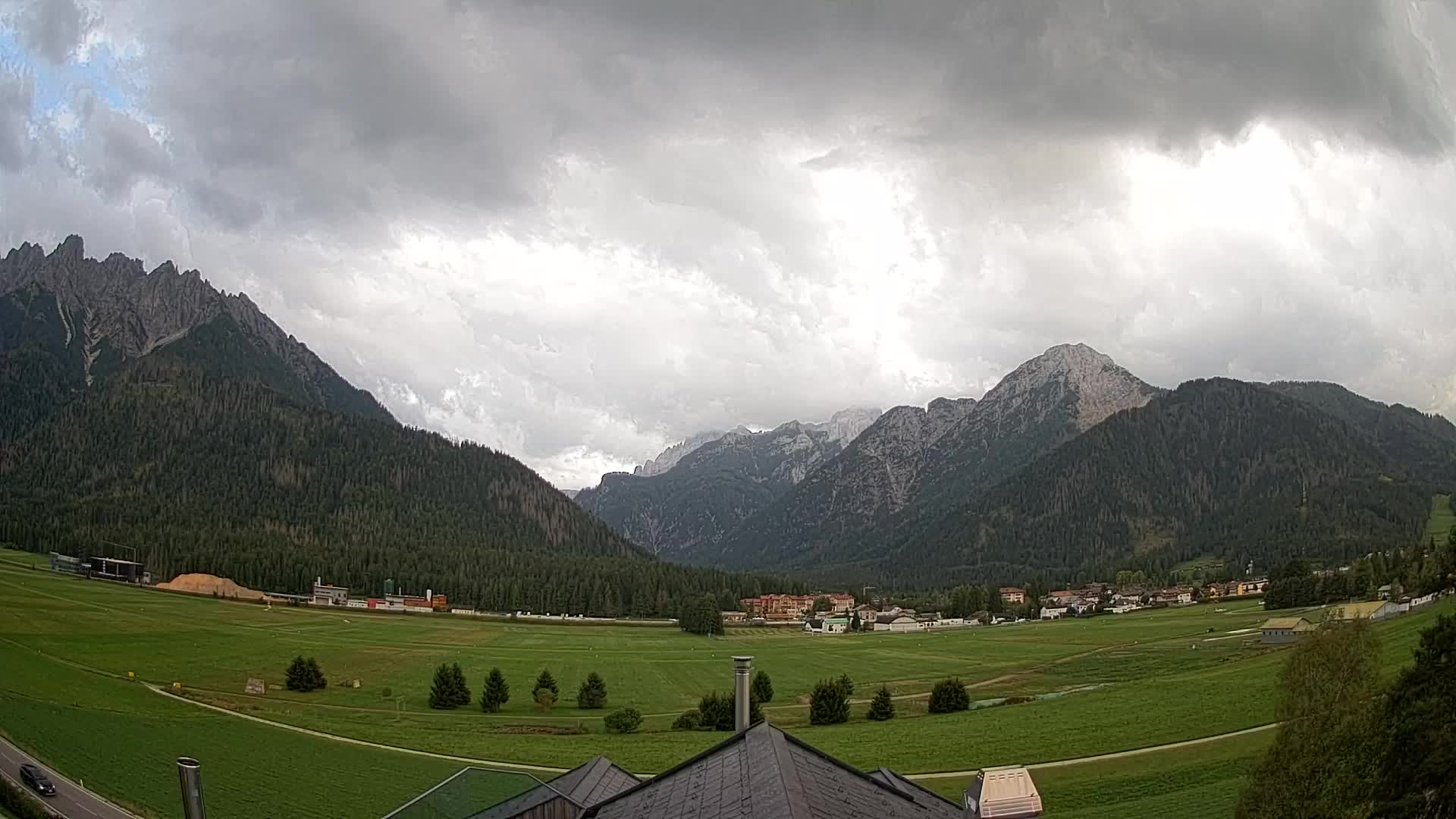 Spletna kamera Toblach Dolomiti – Pogled iz hotela Rosengarten