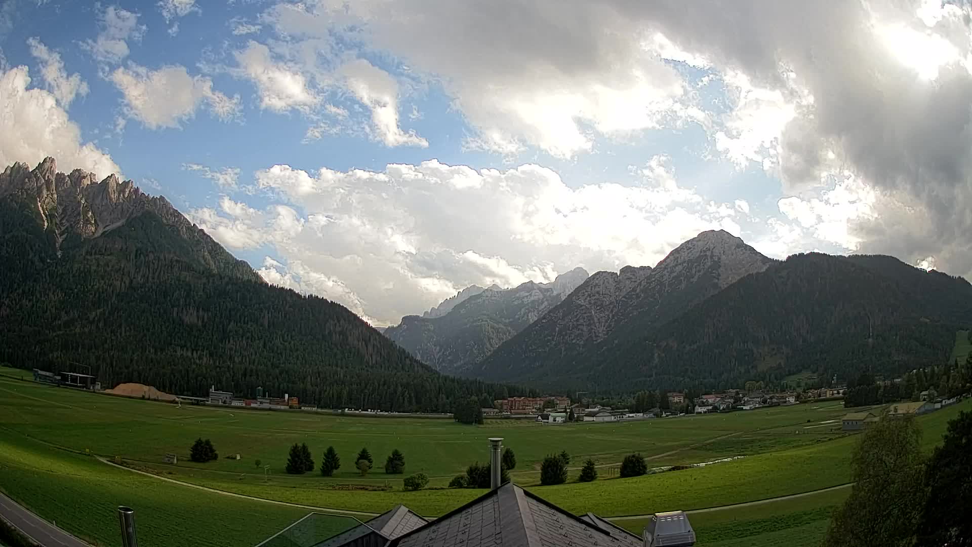 Webcam Toblach Dolomites – View from Hotel Rosengarten