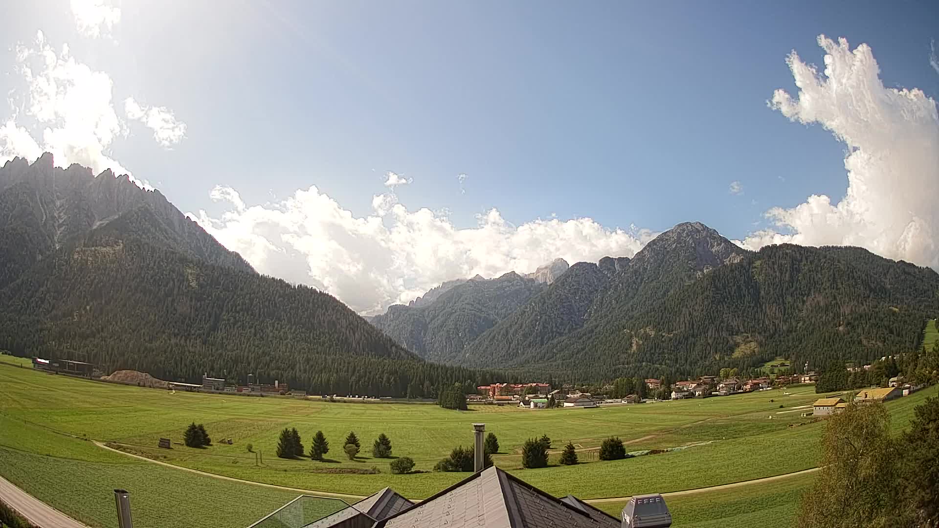 Web kamera Toblach Dolomiti – Pogled s Hotela Rosengarten