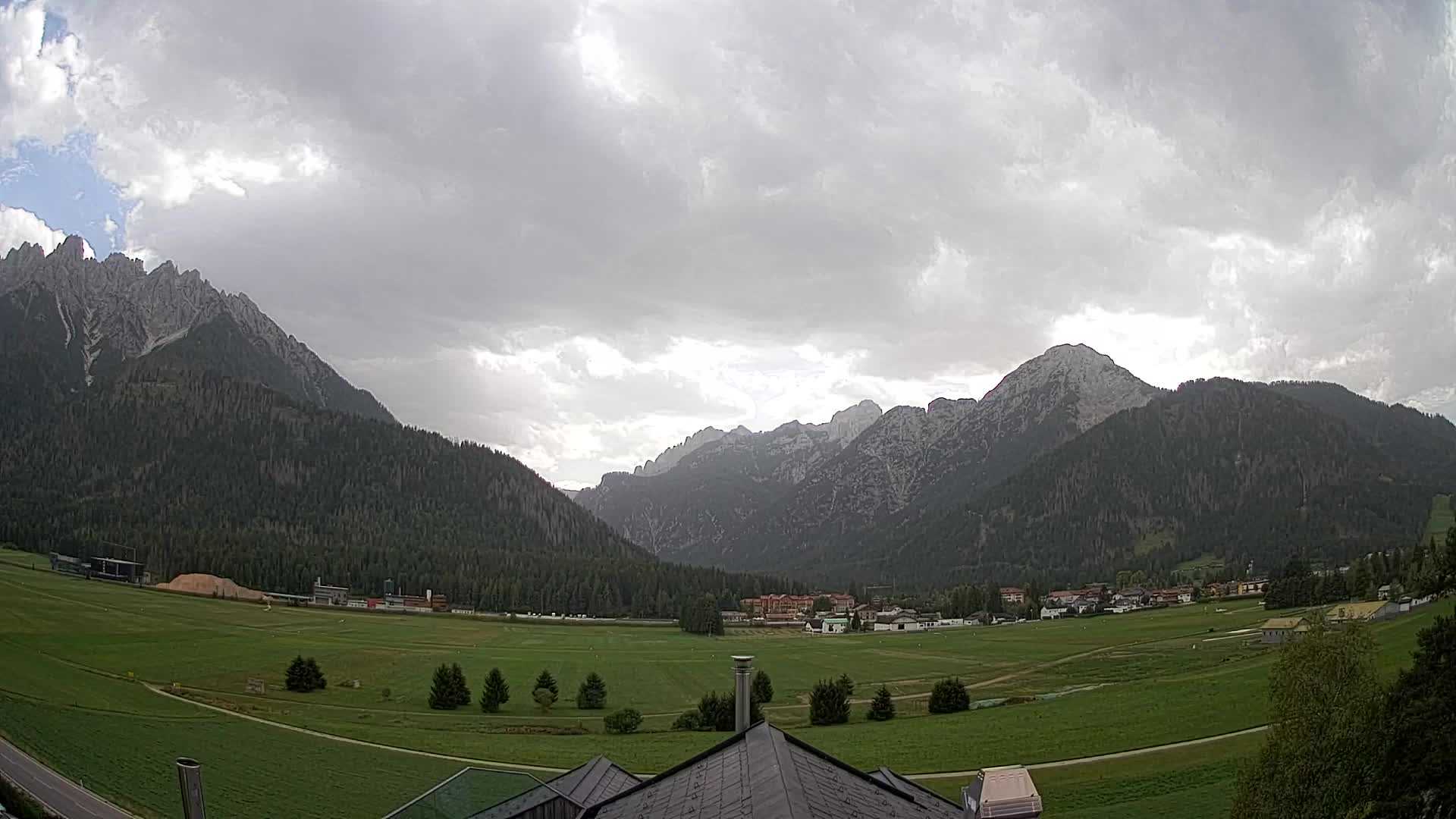 Web kamera Toblach Dolomiti – Pogled s Hotela Rosengarten