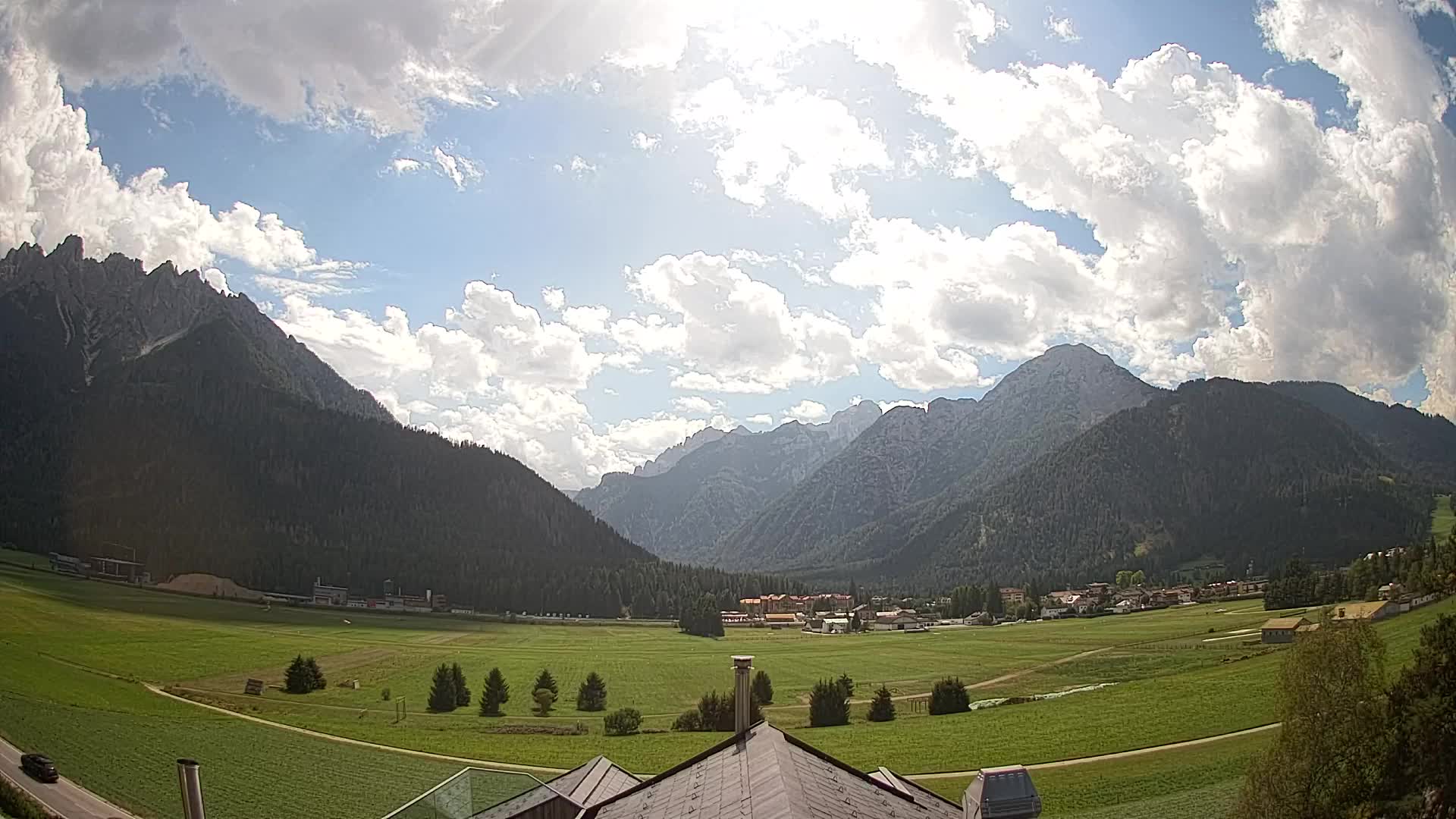 Spletna kamera Toblach Dolomiti – Pogled iz hotela Rosengarten