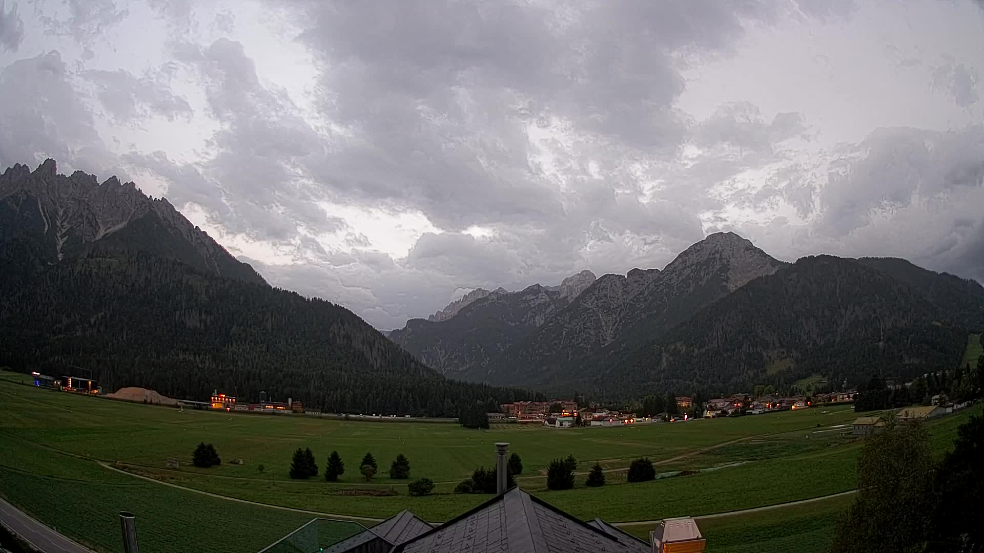 Spletna kamera Toblach Dolomiti – Pogled iz hotela Rosengarten