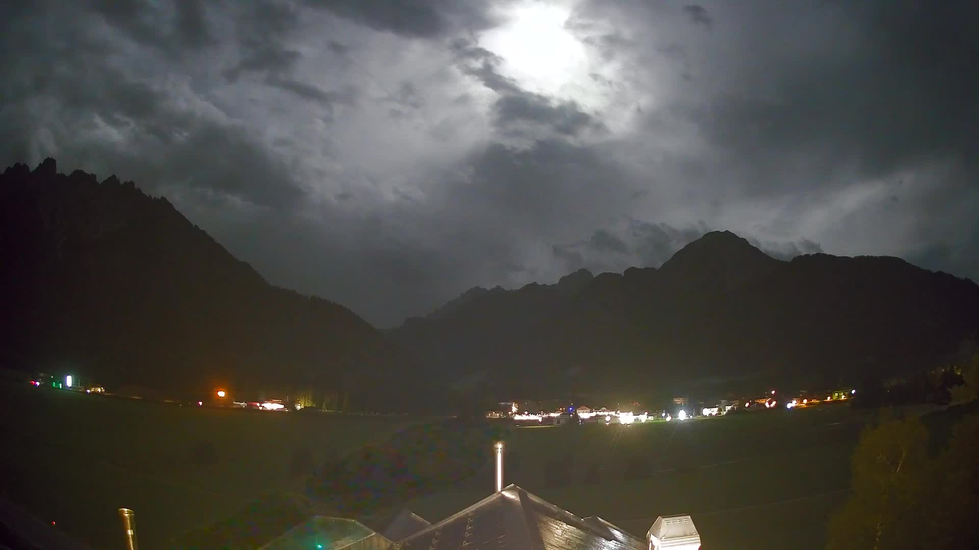 Web kamera Toblach Dolomiti – Pogled s Hotela Rosengarten