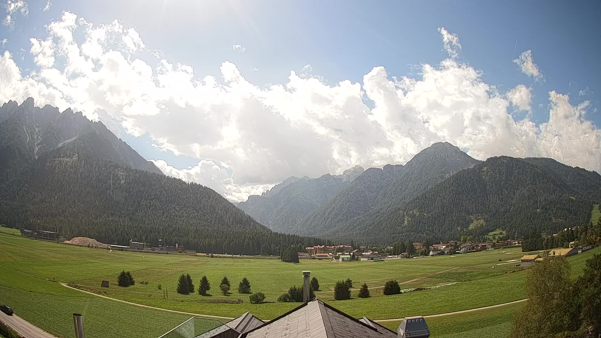 Spletna kamera Toblach Dolomiti – Pogled iz hotela Rosengarten