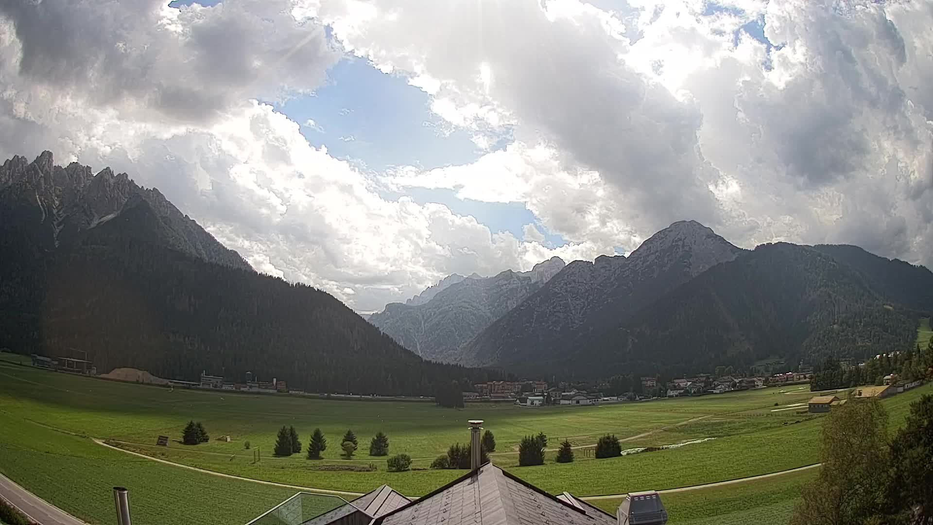 Webcam Toblach Dolomites – View from Hotel Rosengarten