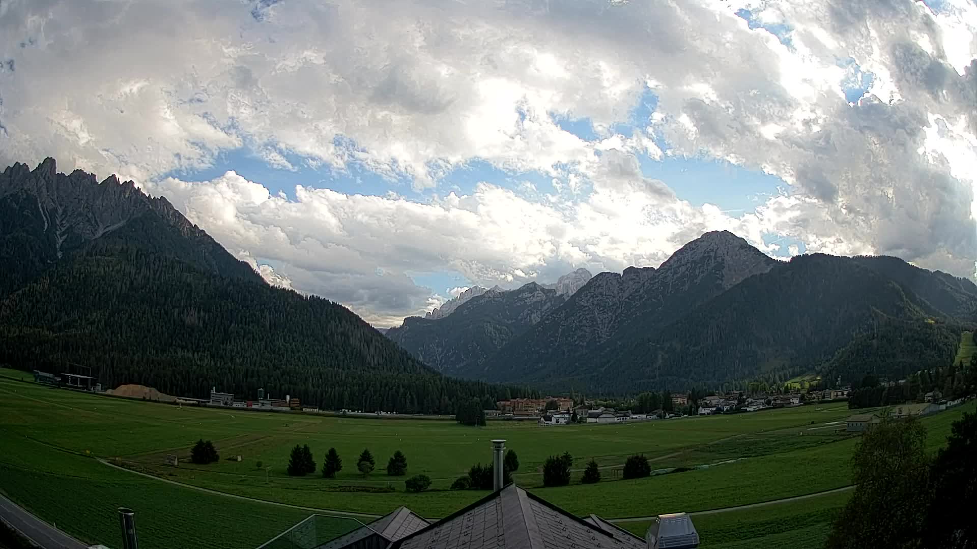 Web kamera Toblach Dolomiti – Pogled s Hotela Rosengarten