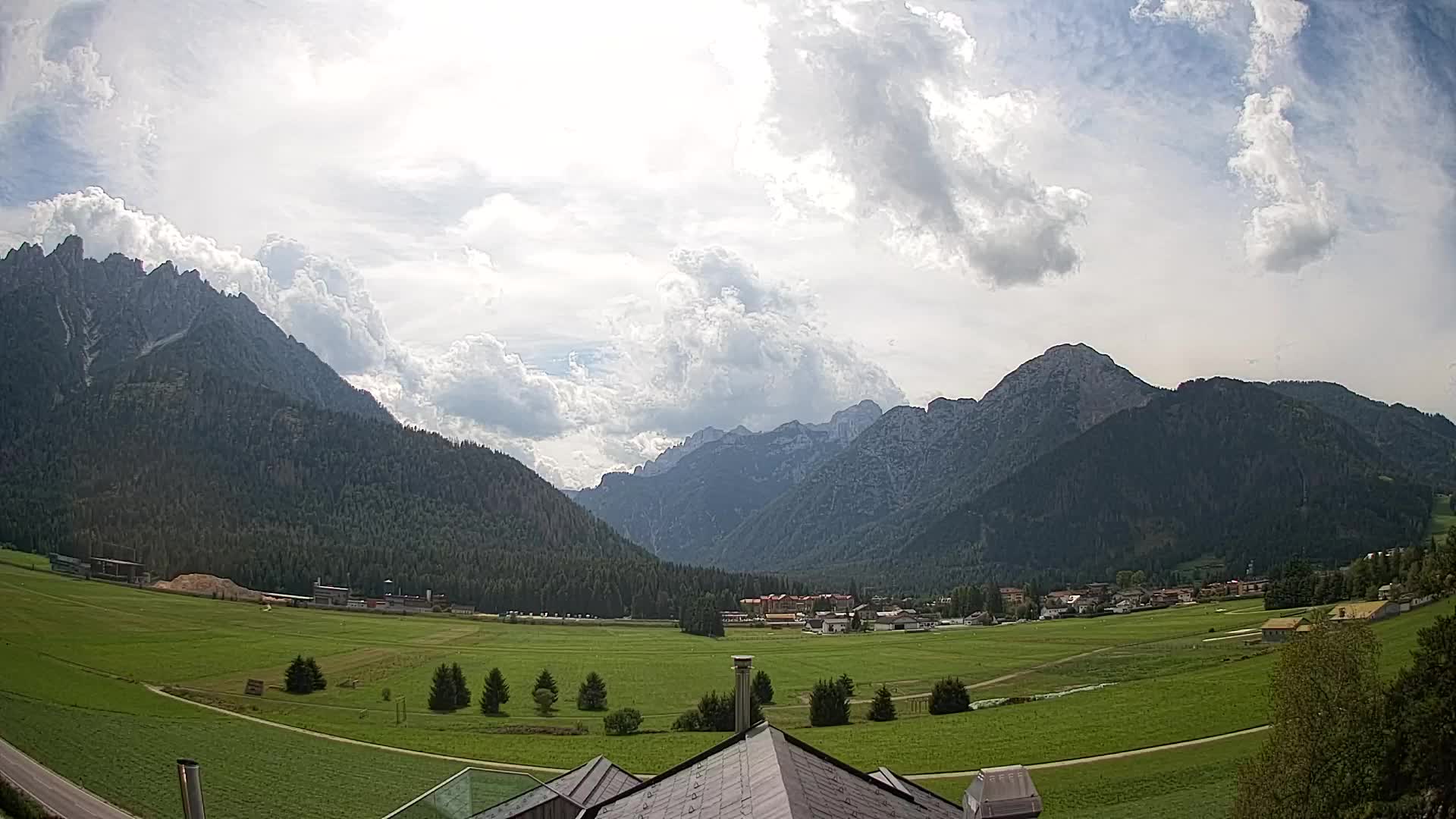 Spletna kamera Toblach Dolomiti – Pogled iz hotela Rosengarten