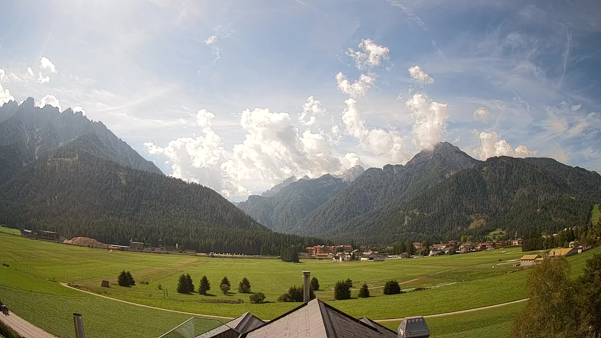 Web kamera Toblach Dolomiti – Pogled s Hotela Rosengarten