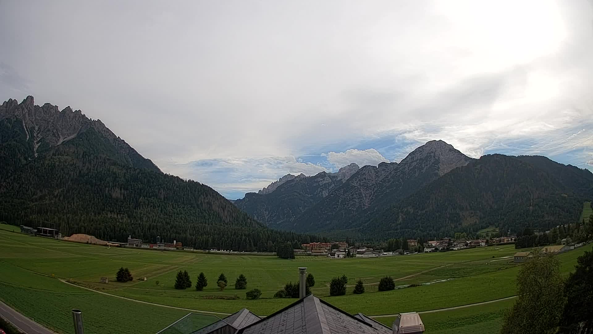 Spletna kamera Toblach Dolomiti – Pogled iz hotela Rosengarten