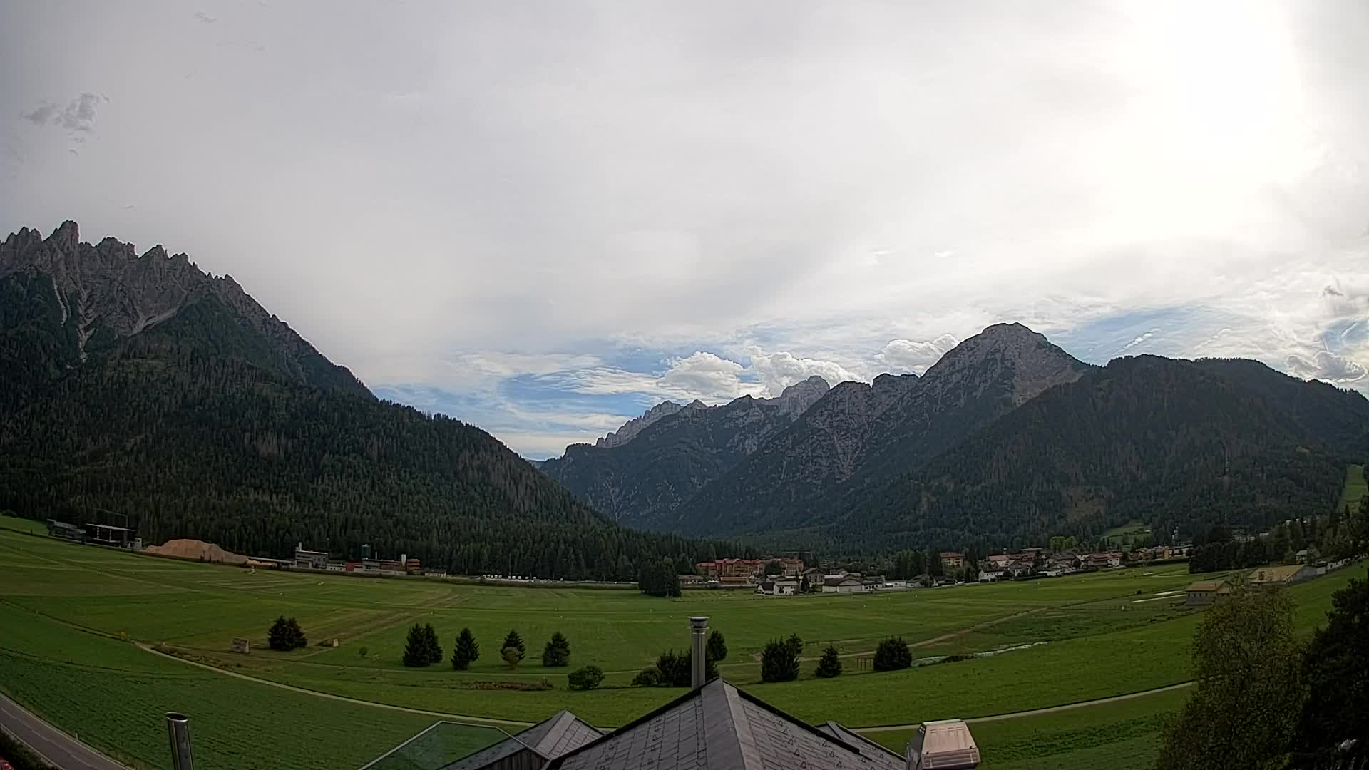 Web kamera Toblach Dolomiti – Pogled s Hotela Rosengarten
