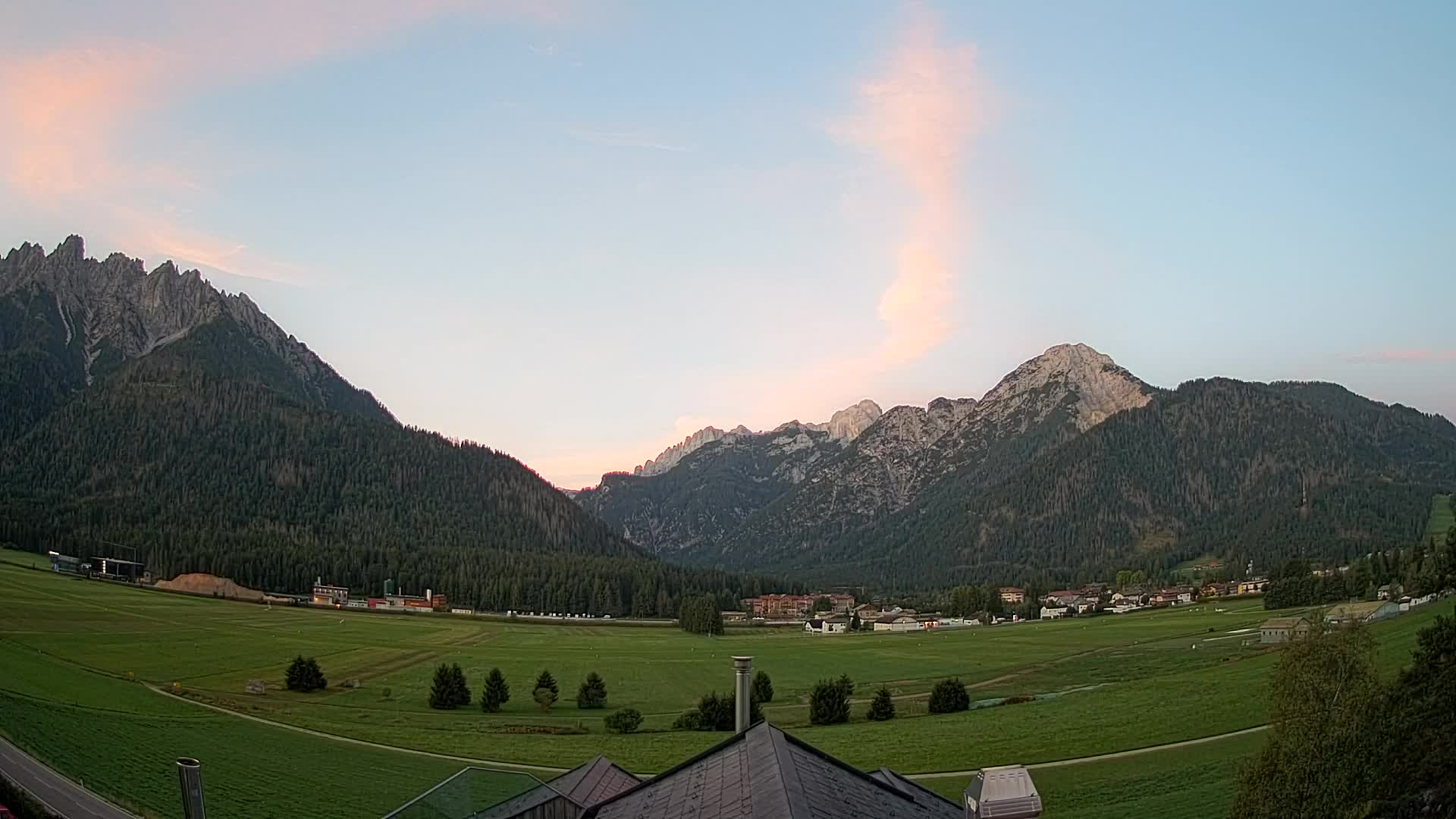Web kamera Toblach Dolomiti – Pogled s Hotela Rosengarten