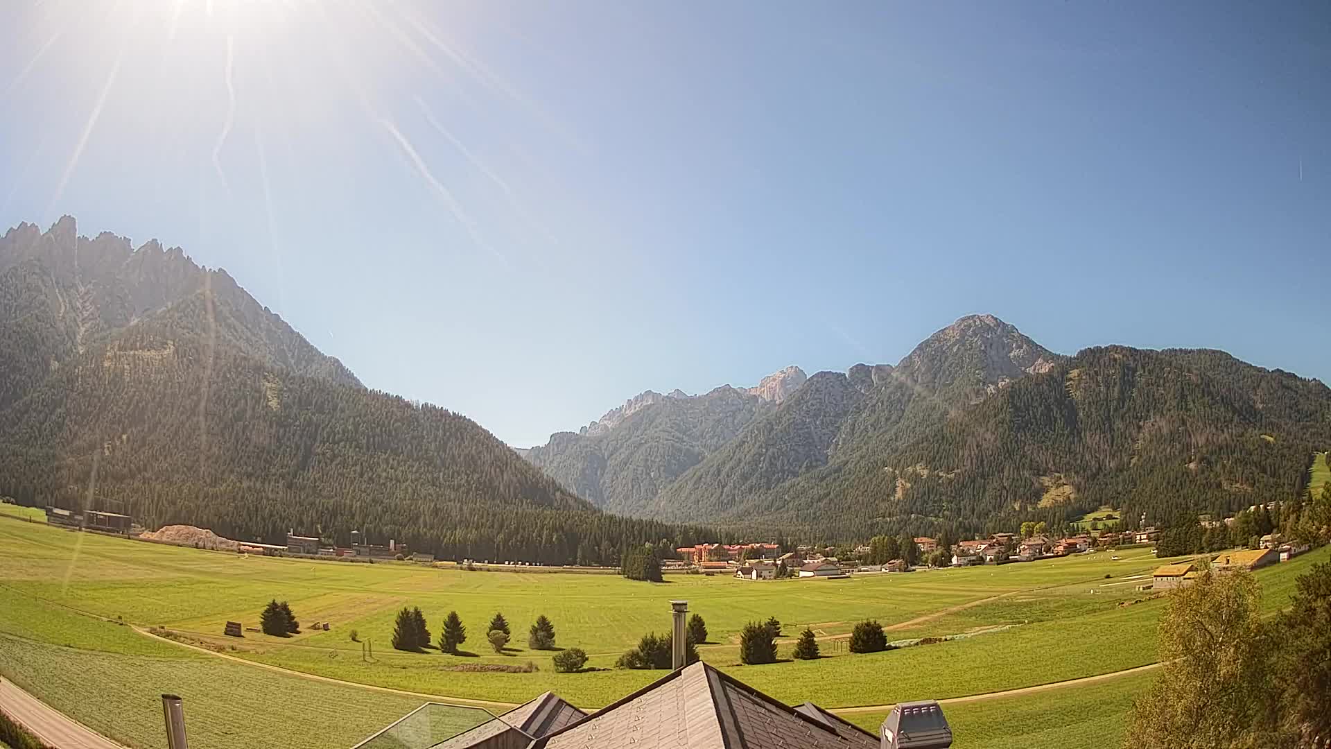 Spletna kamera Toblach Dolomiti – Pogled iz hotela Rosengarten