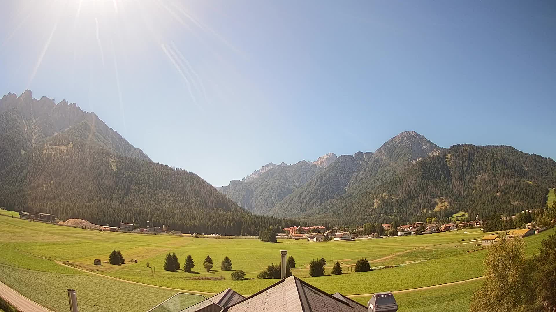 Web kamera Toblach Dolomiti – Pogled s Hotela Rosengarten