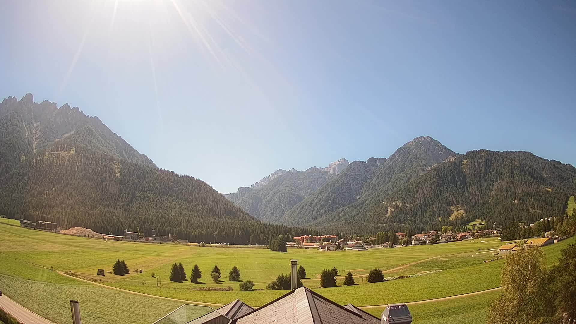 Web kamera Toblach Dolomiti – Pogled s Hotela Rosengarten