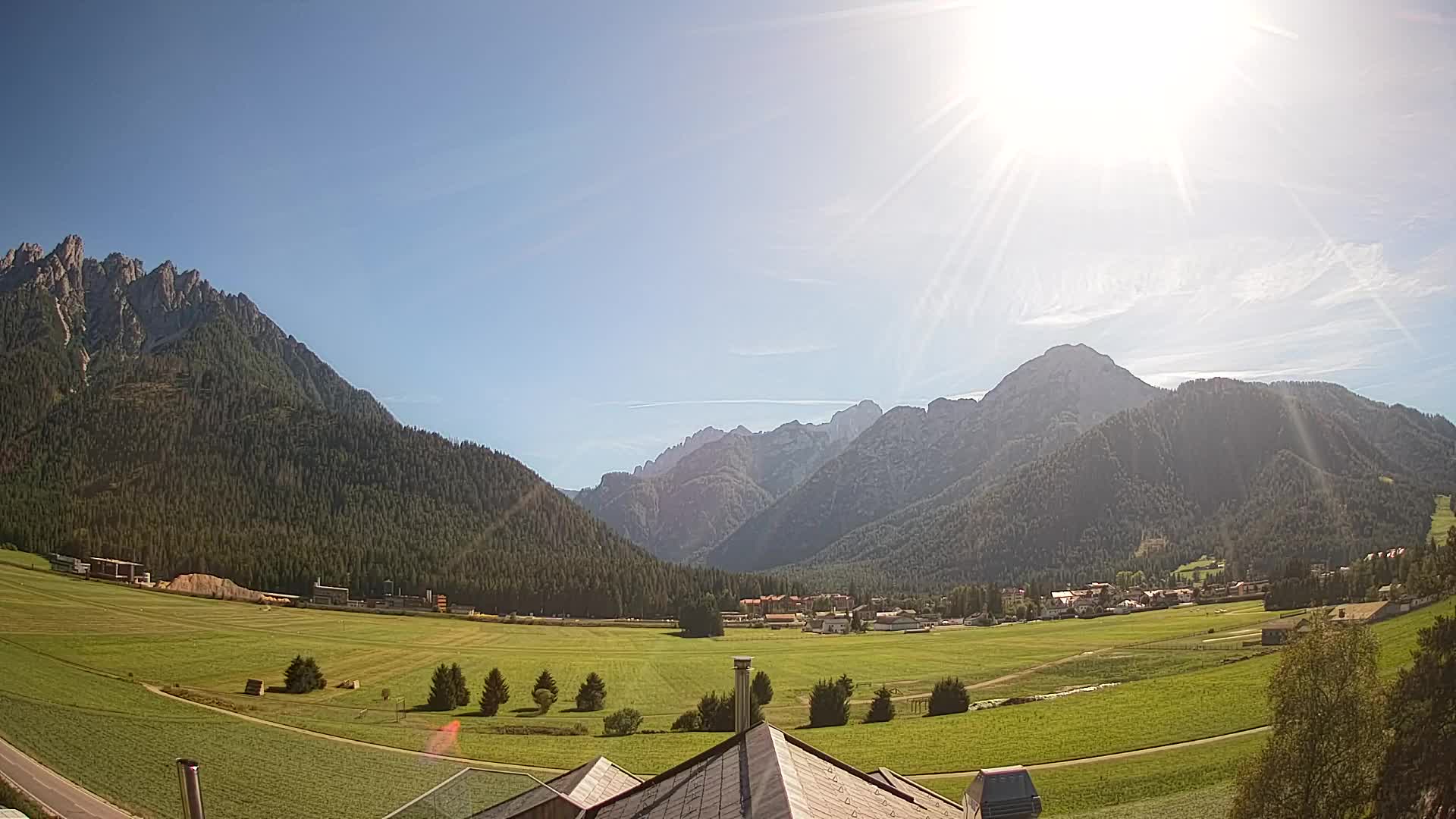 Spletna kamera Toblach Dolomiti – Pogled iz hotela Rosengarten