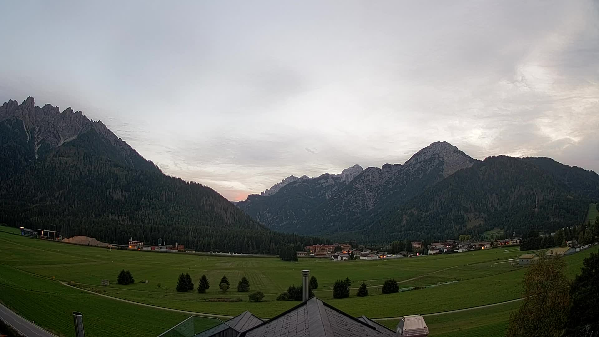 Spletna kamera Toblach Dolomiti – Pogled iz hotela Rosengarten