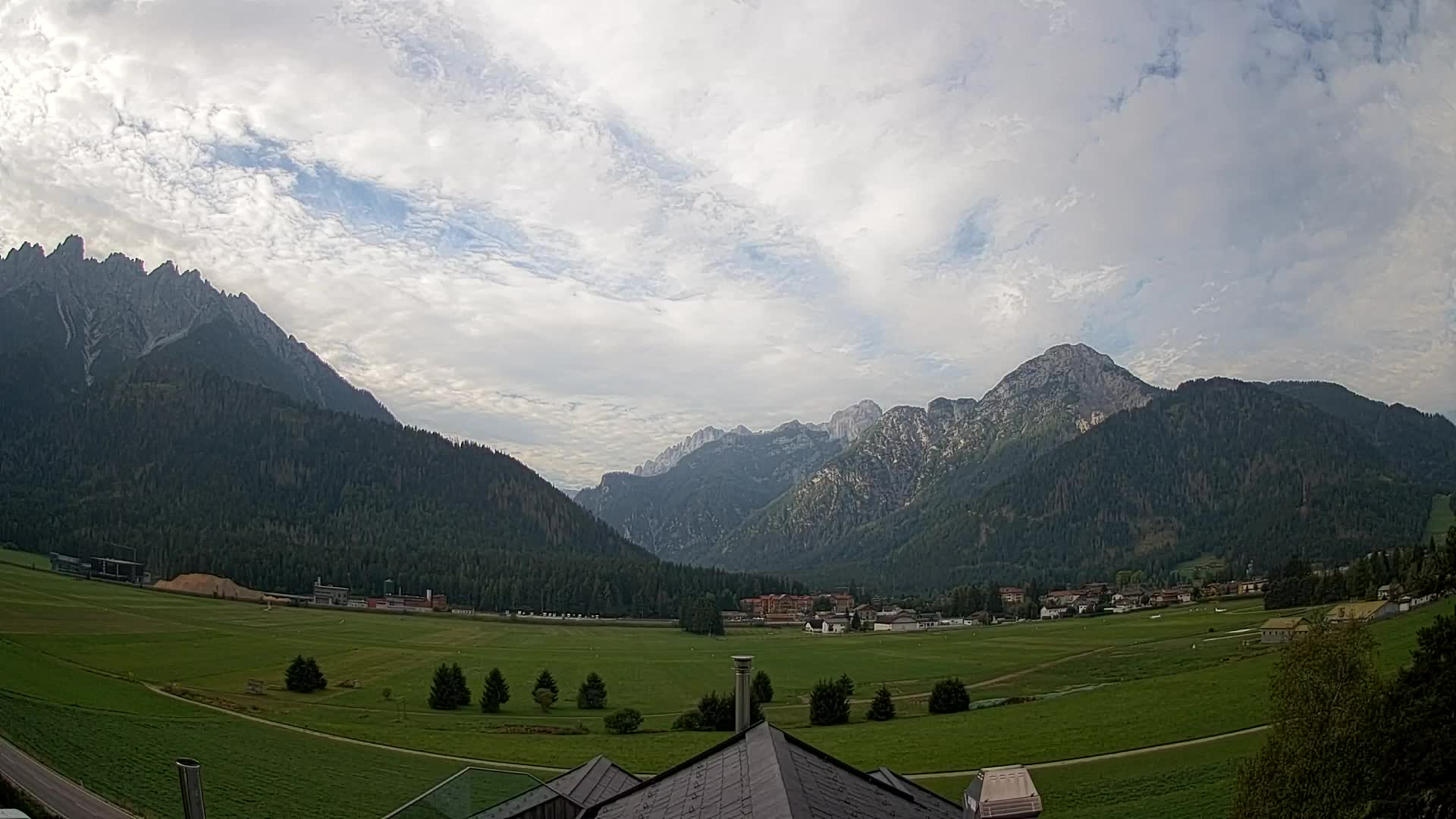 Spletna kamera Toblach Dolomiti – Pogled iz hotela Rosengarten