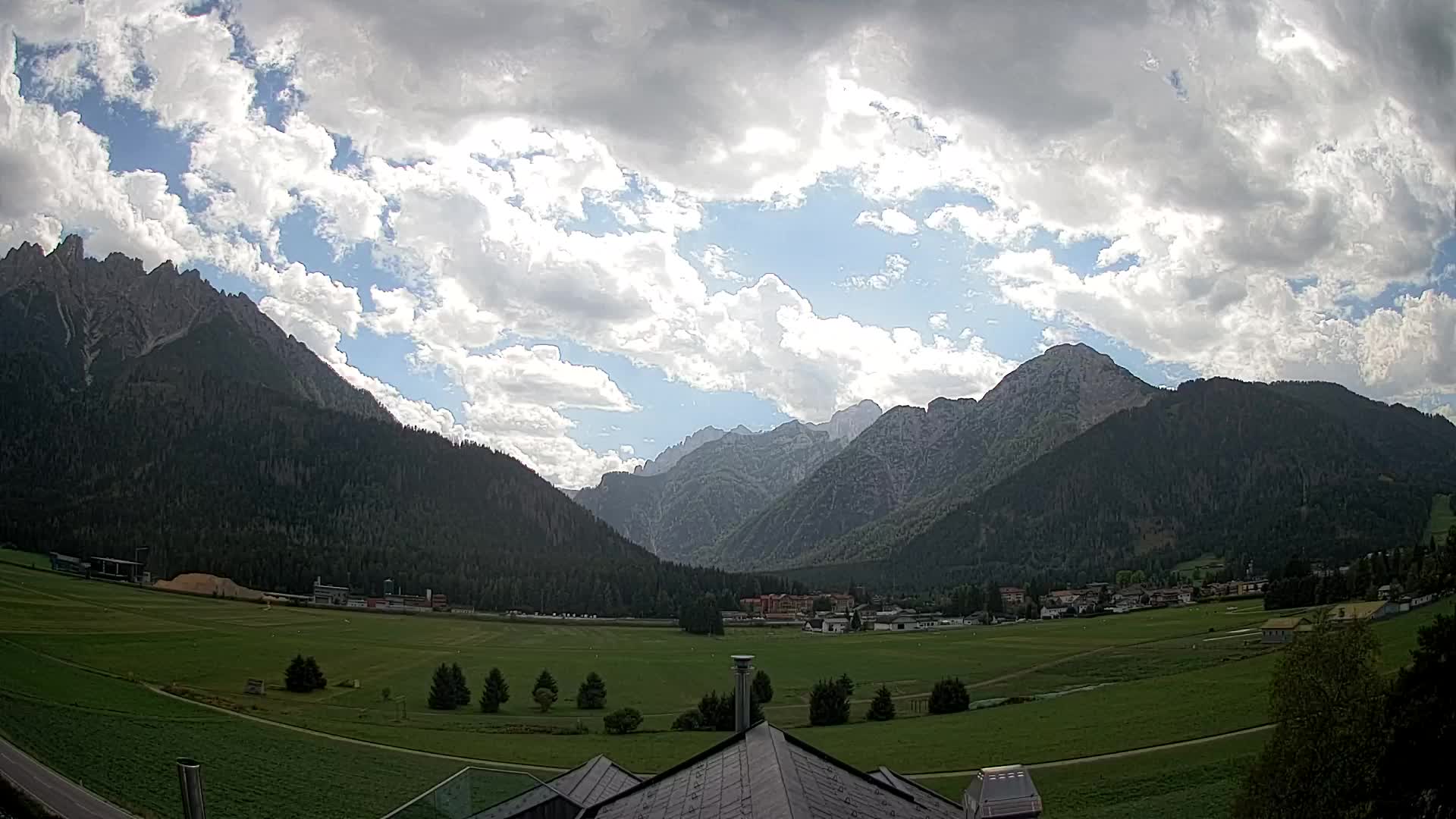Webcam Toblach Dolomites – View from Hotel Rosengarten